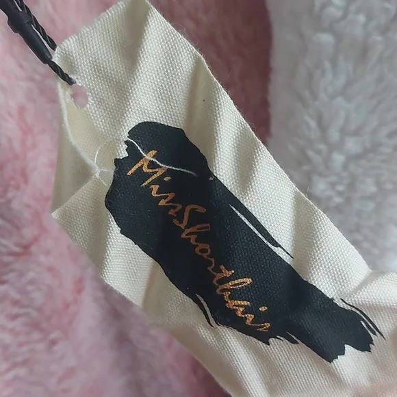 New Pink Medium Robe - Picture 3 of 7